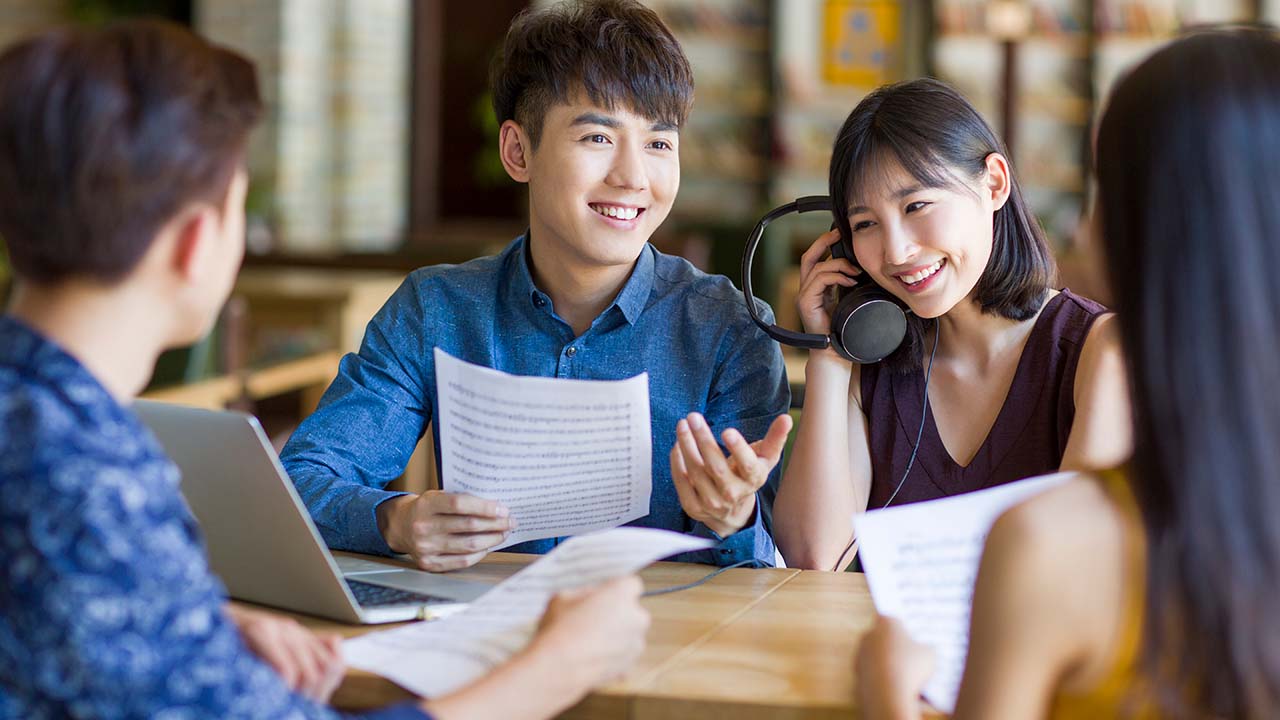 Program Kursus Bahasa Inggris 1-on-1 untuk Persiapan Kerja USA & Australia